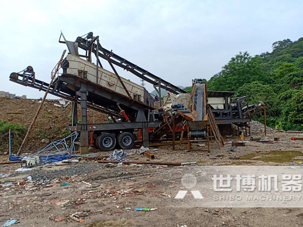 移動(dòng)破碎站客戶現(xiàn)場