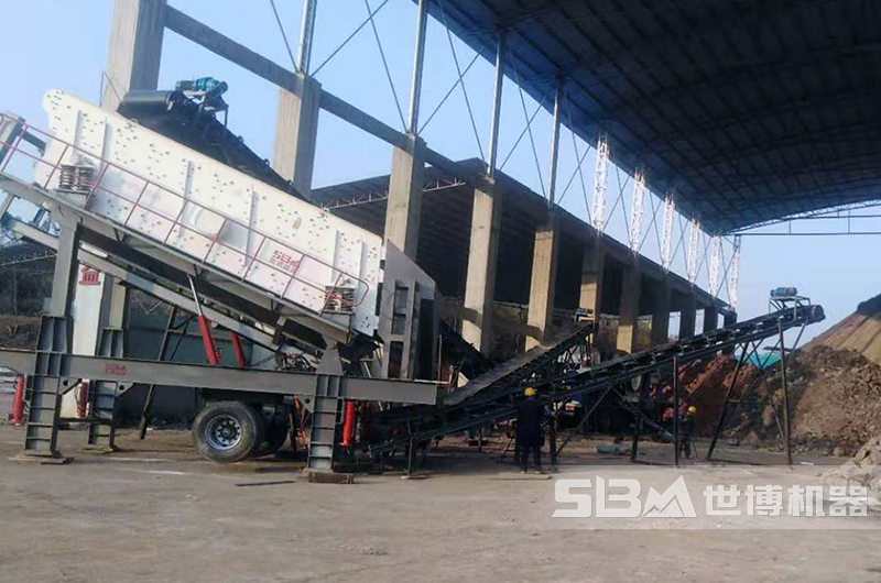 移動(dòng)篩分機(jī)現(xiàn)場圖