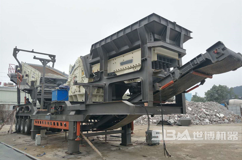 山西移動破碎機打混合料現(xiàn)場