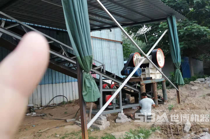 破碎機工作現(xiàn)場圖