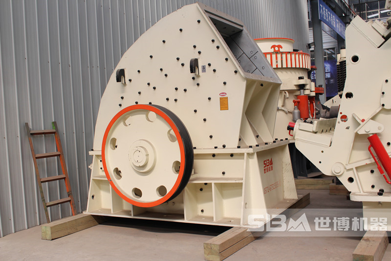 重型錘式破碎機(jī)，能破一米多的大石頭