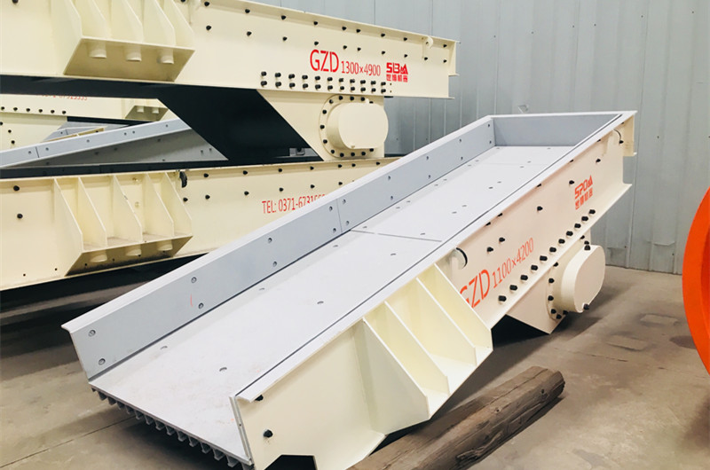 大型石料給料機(jī)設(shè)備車間圖，GZD1300x4900型號(hào)