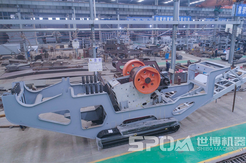 世博履帶式移動69破碎石機生產(chǎn)車間，半成品