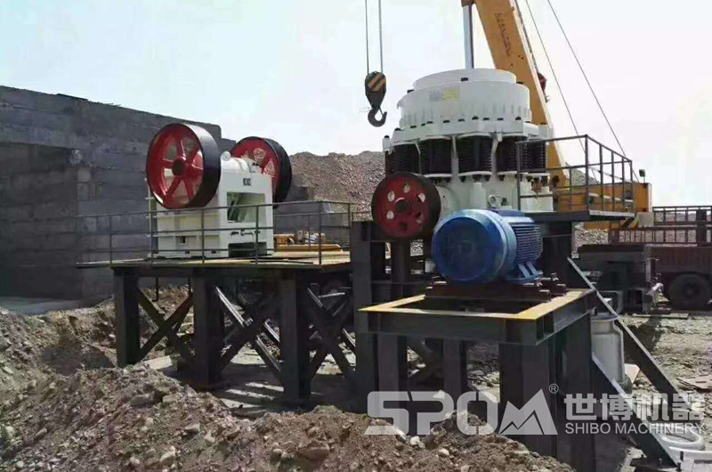 石料廠圓錐破吊裝現(xiàn)場