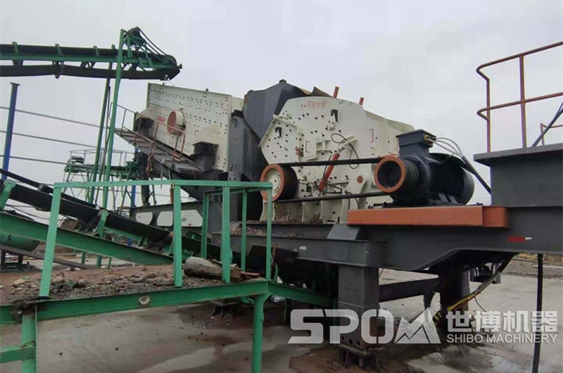 移動破碎機(jī)1412客戶現(xiàn)場圖