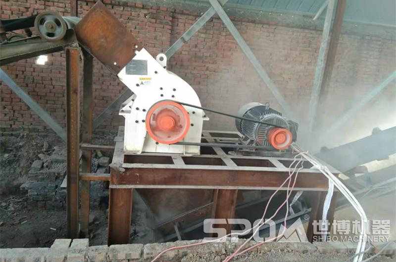 小錘破生產石子現(xiàn)場圖