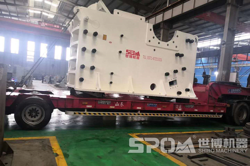 時產(chǎn)900噸大型顎式石子破碎機(jī)