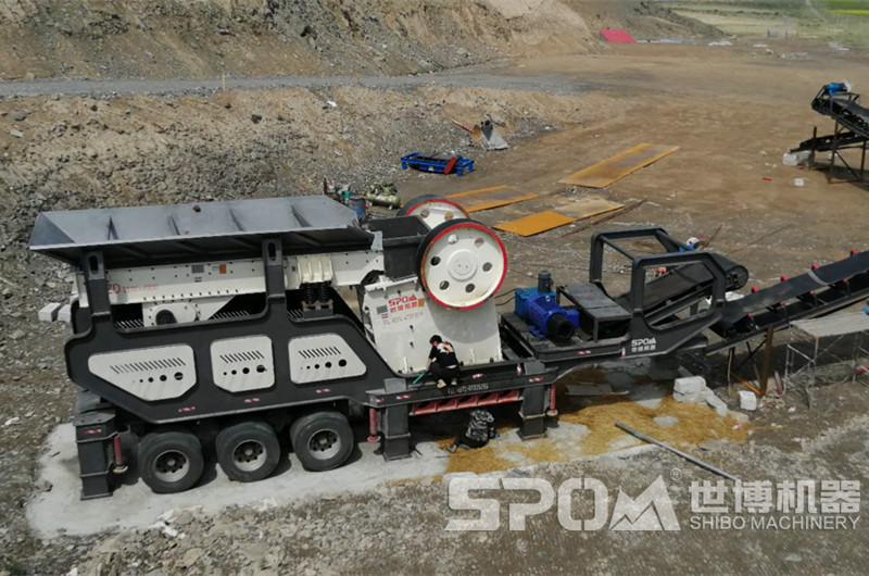 粗碎移動(dòng)碎石機(jī)