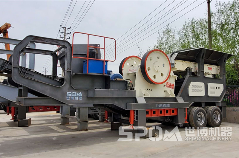 移動(dòng)式風(fēng)化巖石破碎機(jī)