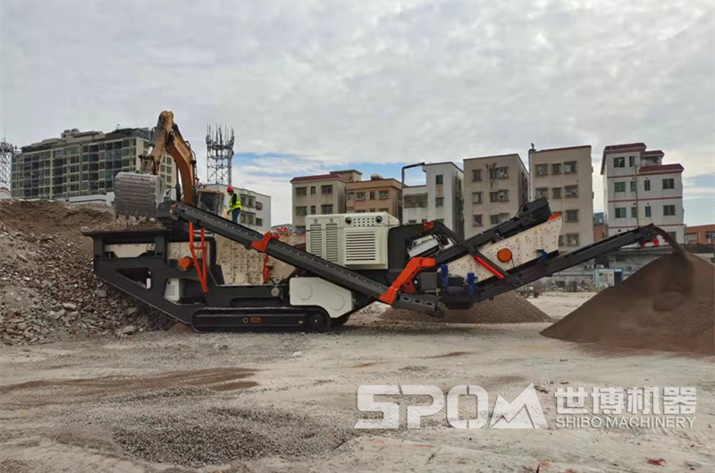 履帶移動破碎站加工建筑垃圾現(xiàn)場