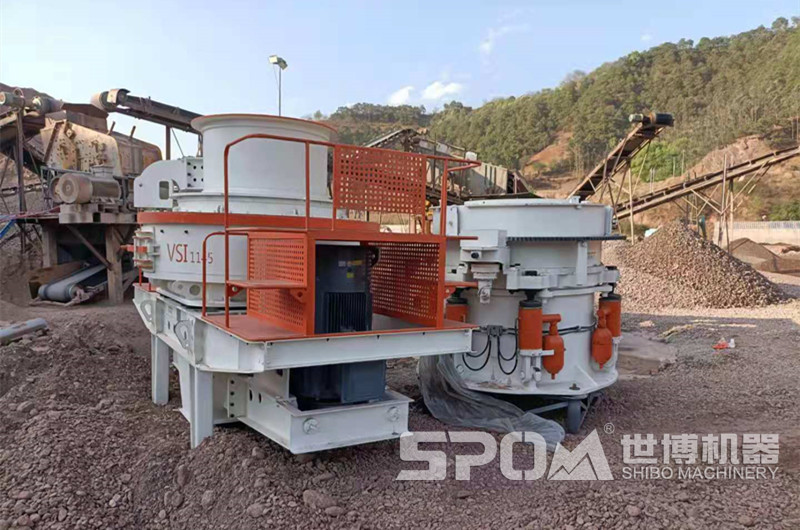 河流石粉碎沙子設(shè)備，圖為制砂機(jī)和圓錐破