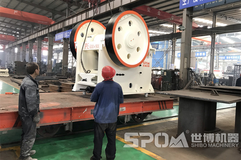 小型顎破碎石機(jī)，配上柴油機(jī)即可