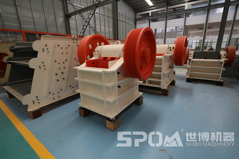 小型柴油碎石機(jī)生產(chǎn)車(chē)間