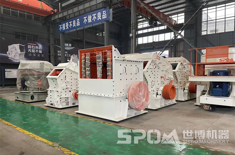 破碎機車間，成品箱破